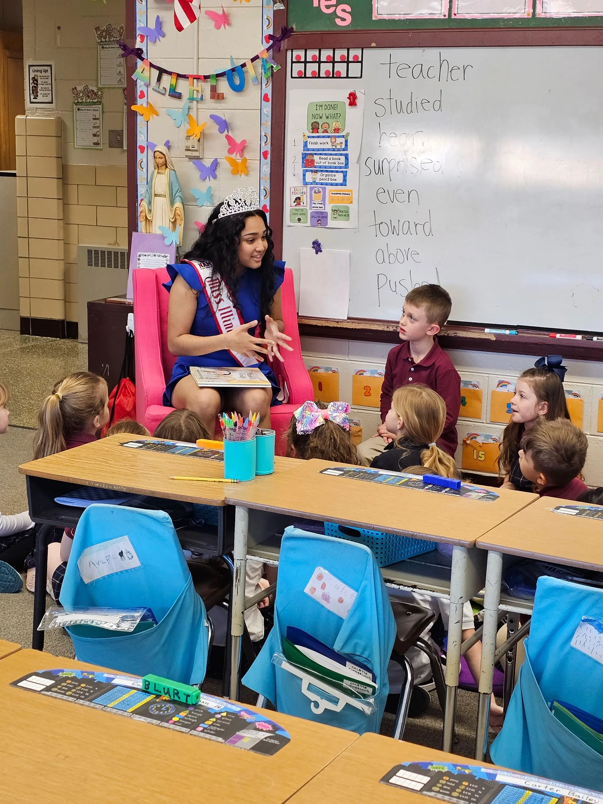 Rachel Varghese teaching students about hunger